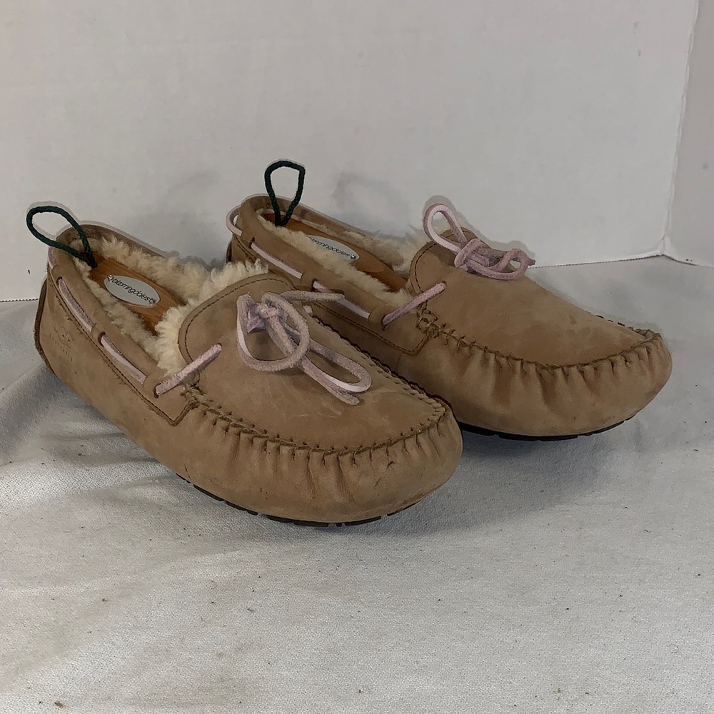 UGG Womens Dakota Chestnut Suede Shearling Moccasin Slippers with Pink Laces